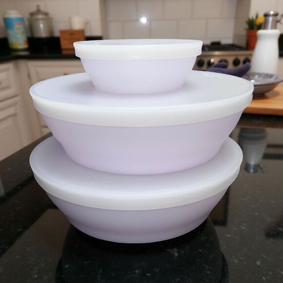 3 Covered Light Lilac Tupperware Bowls 2 Sizes - Picture 1 of 4